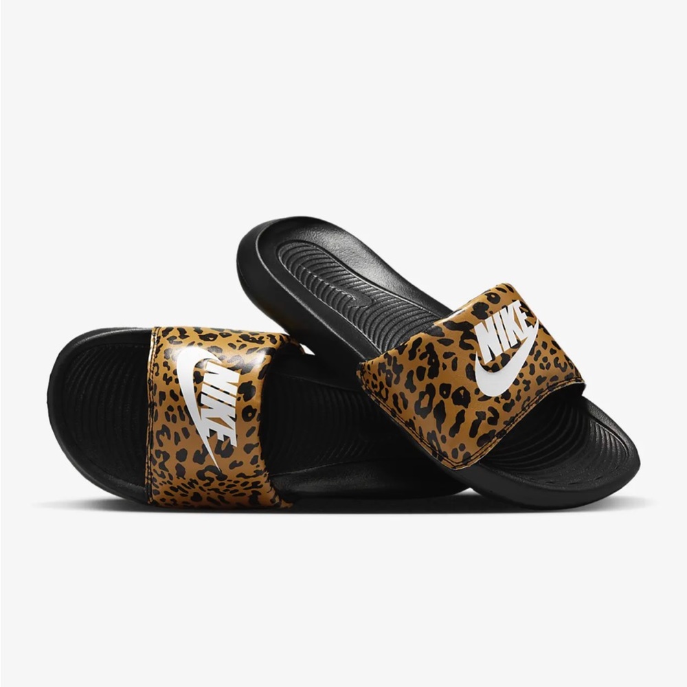 NIKE VICTORI ONE WOMENS PRINT SLIDES